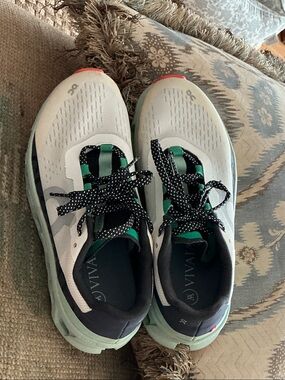 On Clouds Women's White & Mint Running Shoes- Cloudmaster size 8.5- like new